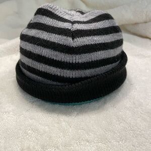 One size little kid Unisex Heathtex black and gray striped stretch beanie hat